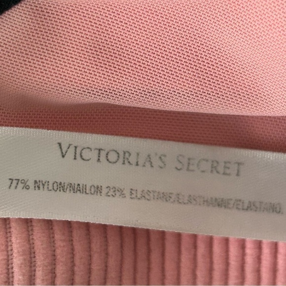 Victoria’s Secret Sports Bra Double Layer Padded Lightly Molded Medium Support - Picture 8 of 13